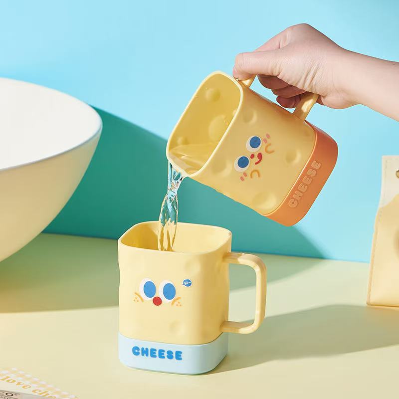 Cheese-shaped cartoon toothbrush cup in pastel colors