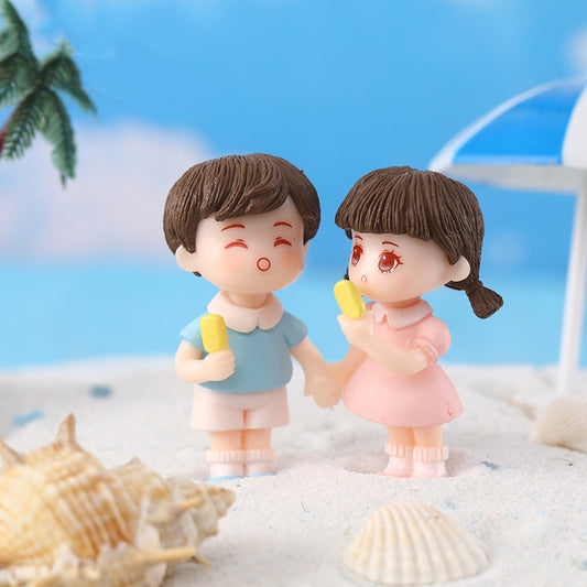 Cute Holding Hands Couple Miniature Figurines